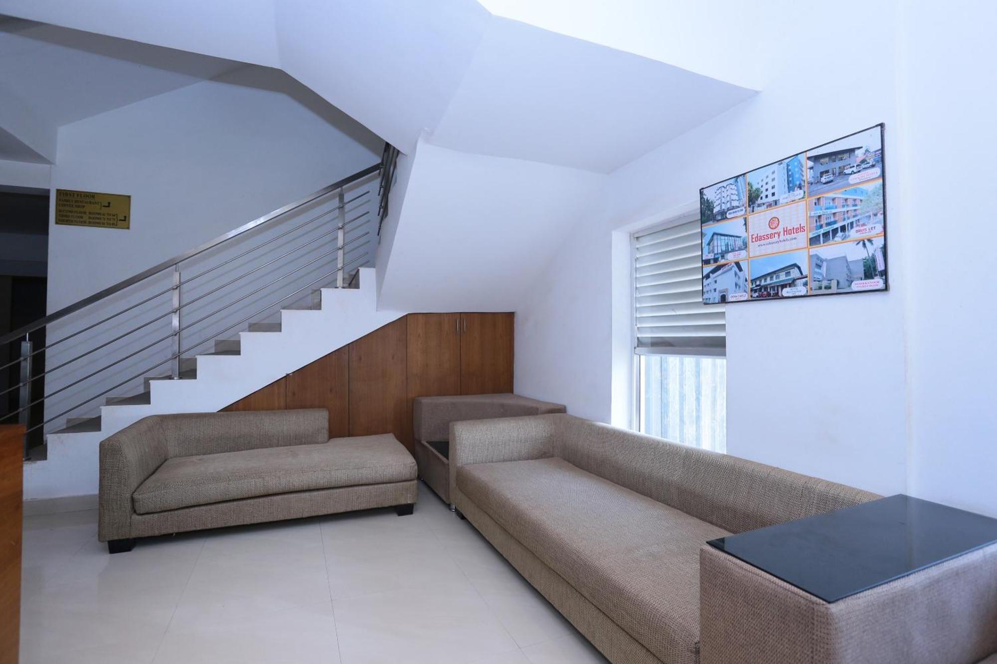 Super Townhouse Prince Palace Тривандрум Экстерьер фото